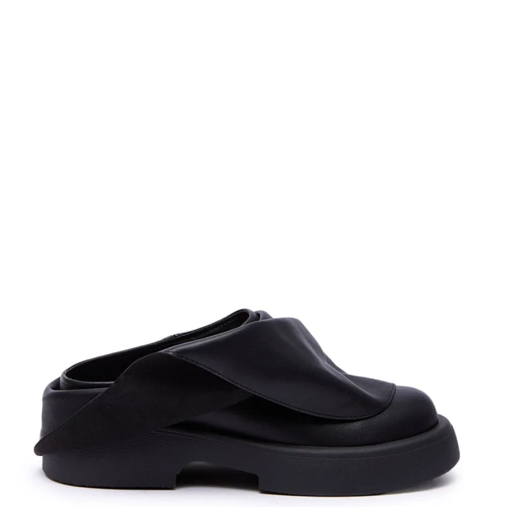 AZALEA WANG Black Vegan Leather Ruched Flats - Picture 4 of 6